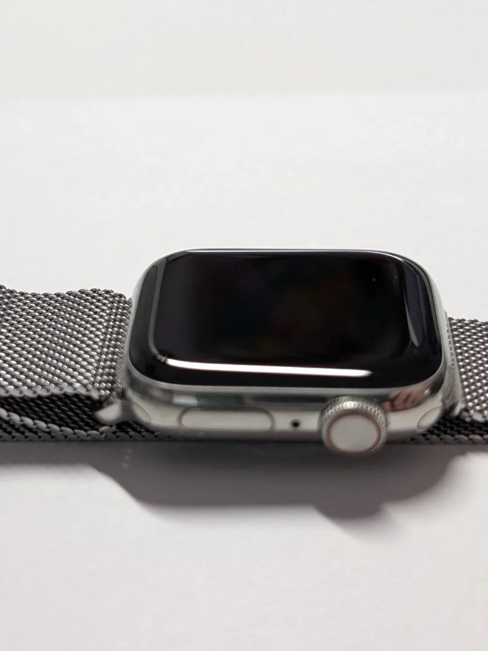 Apple Watch Series 8 w/Silver Milanese Mesh Band